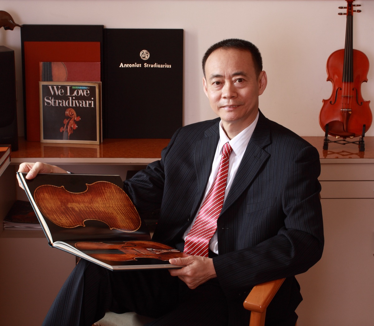 Ming-Jiang Zhu, master Chinese luthier and founder of Ming-Jiang Zhu Violin Workshop
